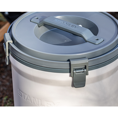 더위를 물리치고 하루 종일 수분을 유지하는 필수품