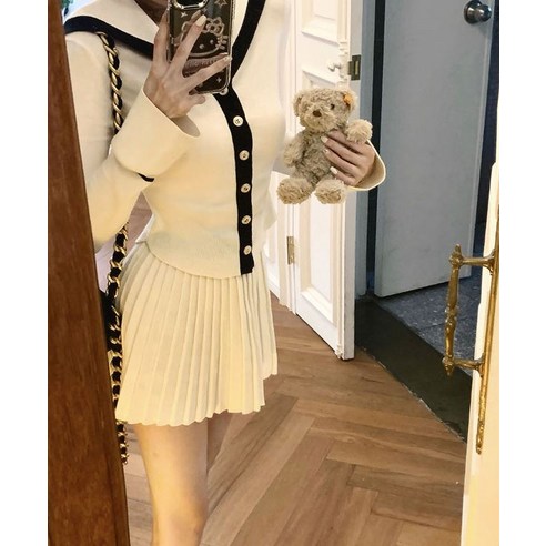 세련되고 편안한 니트웨어로 따뜻하고 스타일리시한 겨울룩 연출