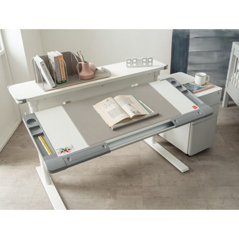 꿈을 담는 공간, 컴프프로 오투 1200 데스크로 창의력과 건강을 디자인하세요.