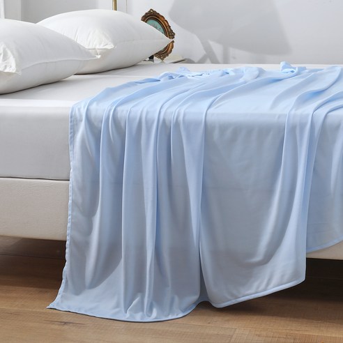 시원한 여름 수면을 위한 냉감 소재의 코멧 홈 이지쿨 냉감 홑이불