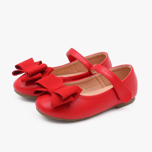 세련되고 편안한 키펀트 여아용 스웨이드 리본 구두로 특별한 행사와 일상적인 외출에 빛나는 스타일을 선사하세요.