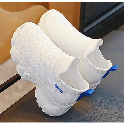 아이 발 건강과 스타일을 책임지는 편안한 니트 런닝화