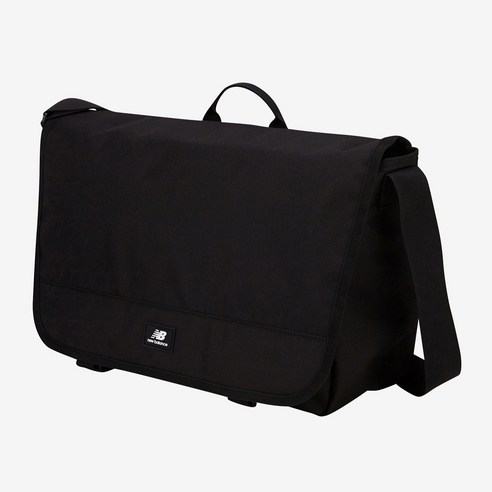 스타일과 실용성을 모두 잡은 뉴발란스 메신저백