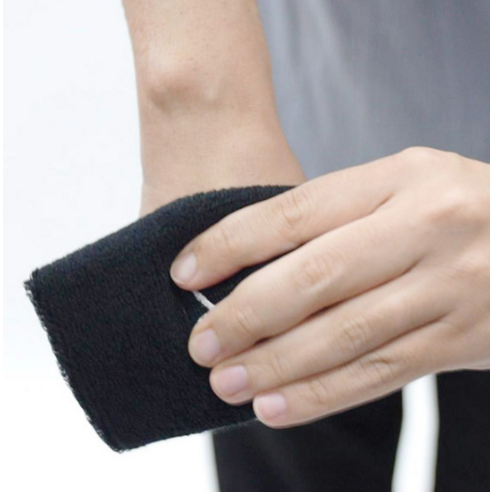 스타일과 기능성을 겸비한 프로스펙스 손목 밴드로 활력 넘치는 일상을!