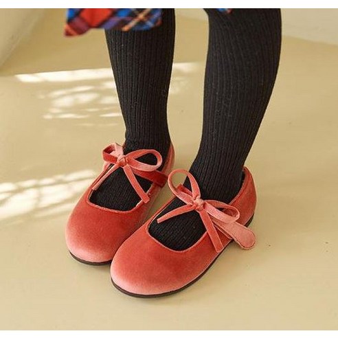 사랑스러움과 편안함을 모두 담은 베이비잼 헬사리본 구두