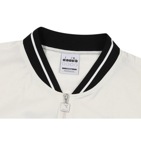 가벼움, 쾌적함, 스타일까지! 디아도라 썸머 테니스 자켓으로 완성하는 산뜻한 봄