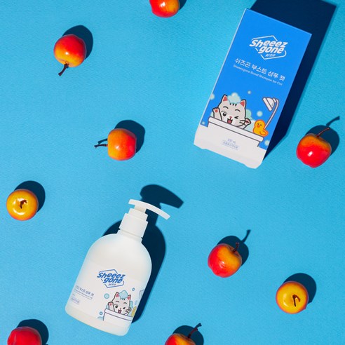 향긋한 꽃내음으로 감싸는 고양이의 건강한 목욕 시간