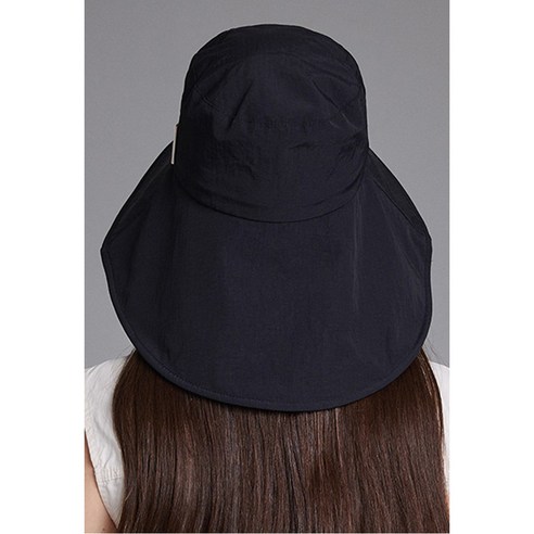 스타일과 기능성을 겸비한 당신의 완벽한 아웃도어 동반자, 화이트샌즈 아쿠아가드 언밸런스 레인햇 미카엘