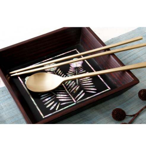 품격 있는 식탁을 완성하는, 인현공방 안성맞춤 유기 수저 2인 선물세트