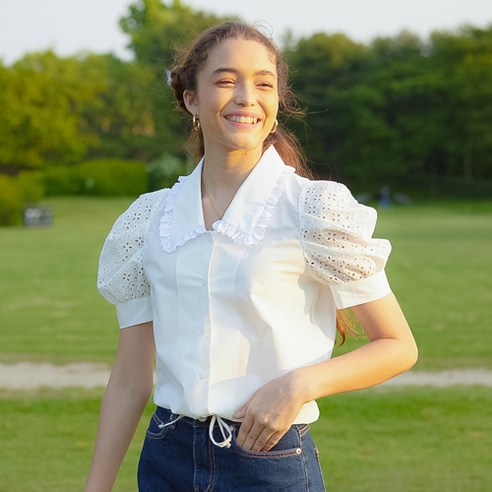 벰버 RUFFLE COLLAR CROP BLOUSE