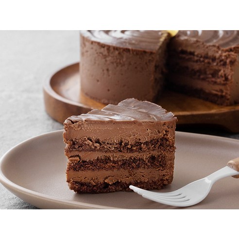 마틸다 케이크는 디저트 중 하나로, 초콜릿의 풍미와 꾸덕꾸덕한 질감이 특징입니다.