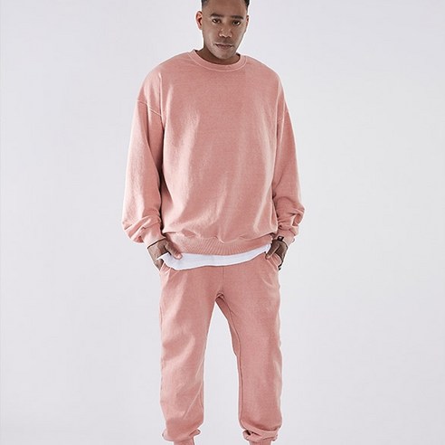 편안함과 스타일이 완벽하게 조화된 고스트리퍼블릭 피그먼트 오버핏 맨투맨 트레이닝 세트