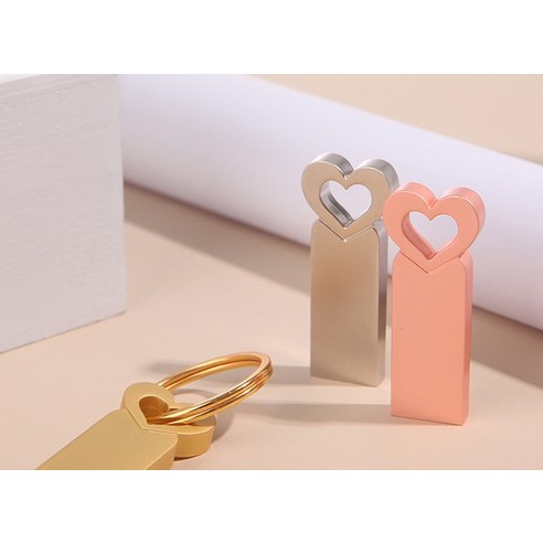 디지털 생활에 스타일과 편리함을 더하는 세련되고 신뢰할 수 있는 USB 메모리