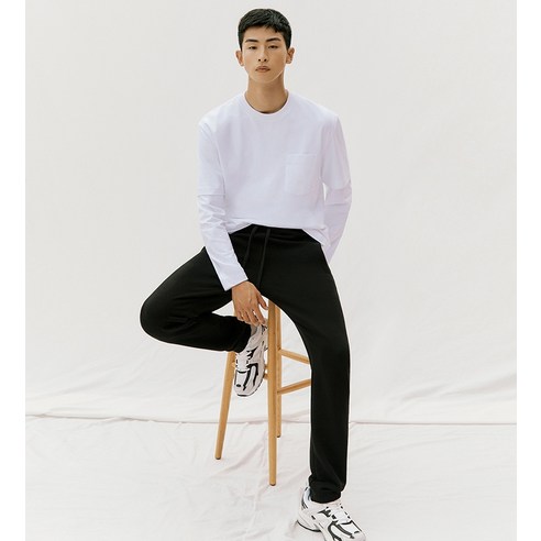 고밀도 순면 소재로 편안한 착용감을 선사하는 베이직하우스 남성 티셔츠