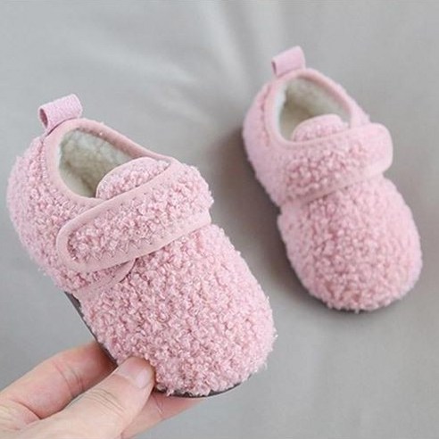 따뜻함과 편안함, 안전까지 책임지는 겨울철 아이 발 건강 지킴이