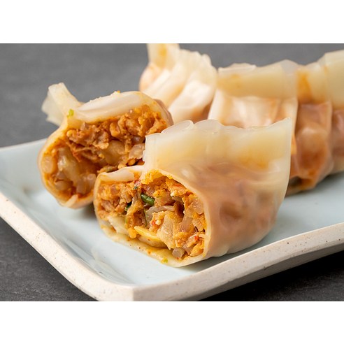 매콤한 김치두부 만두 - 맛과 식감이 일품한 간편 간식