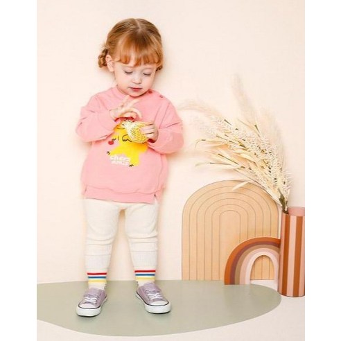 어린 아이들이 좋아하는 디노사우르스 패턴으로 귀여운 유아용 상하복 세트