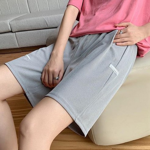 女  時尚  服裝  下裝  短褲  成年女性  成年女性  婦女  女人  淑女