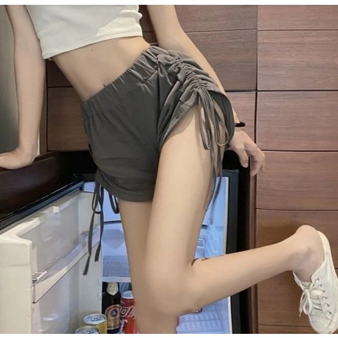 女  時尚  服裝  下裝  短褲  成年女性  成年女性  婦女  女人  淑女