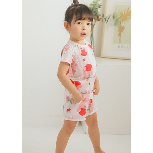 孩子們  時尚  女孩  服裝  室內服裝  女孩  女孩  室內  女孩的服裝  夏季