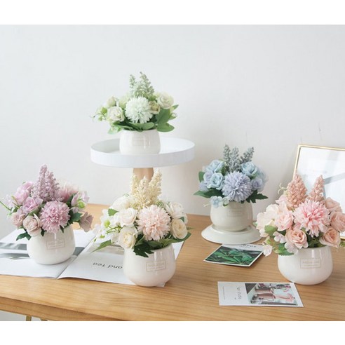 집에 화려한 색감과 자연의 아름다움을 가져오는 매혹적인 수국 화분