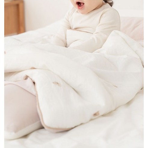 아리베베 모달 이불로 아기의 편안한 낮잠을 책임지세요.