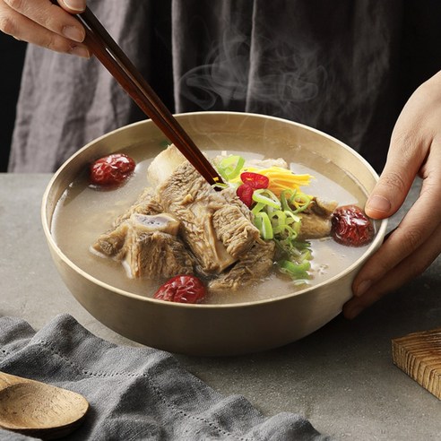 풍성하고 맛있는 참스토리 왕갈비탕으로 식탁에 활력을 불어넣으세요!