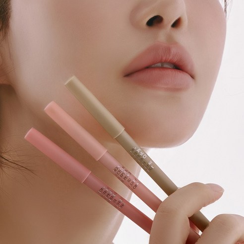 섬세한 컬러와 정교한 립 라인을 완성하는 에크멀 딥테일 립 펜슬 플러피 코랄