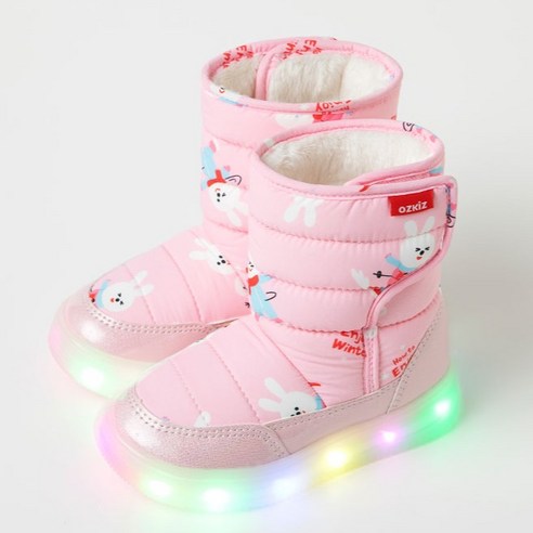 아동의 겨울철 발 따뜻하게 지켜주는 오즈키즈 유아용 해피바니 LED 패딩부츠