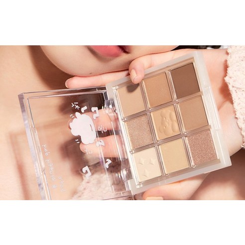 에뛰드 플레이 컬러 아이즈 베어꾸로 바르라꾸는 모든 피부용 아이섀도우입니다.