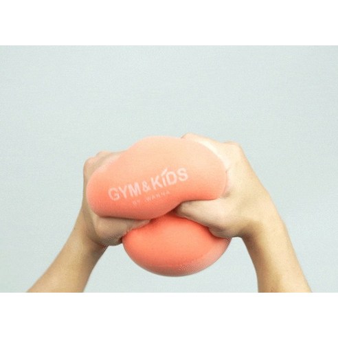아이워너 짐앤키즈 피구공 캔디 핑크는 아이들을 위한 재미있는 운동 도구입니다.