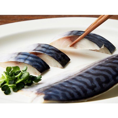 깊은 바다의 풍미, 고래미 시메사바로 미식 경험을 완성하세요.