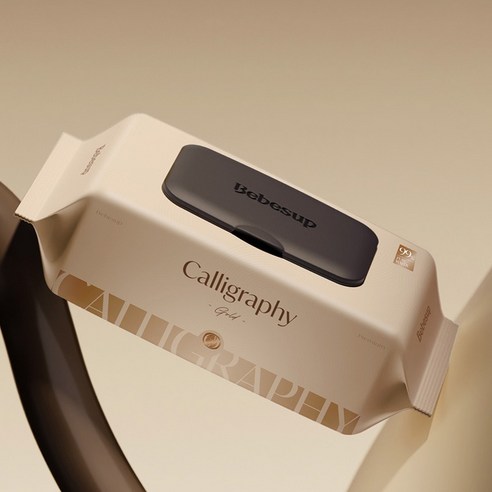 촉촉함과 안심을 담아, 베베숲 캘리그라피 골드 물티슈로 소중한 우리 아이 피부를!