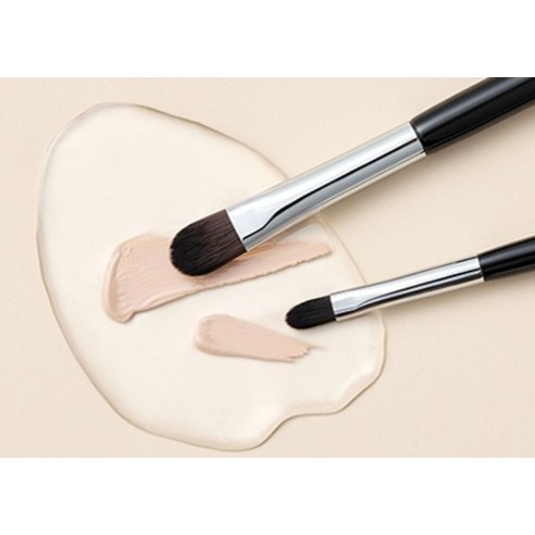 뭉침, 들뜸 없이 완벽 커버! 스튜디오17 스팟 컨실러 브러쉬로 피부 고민 해결!