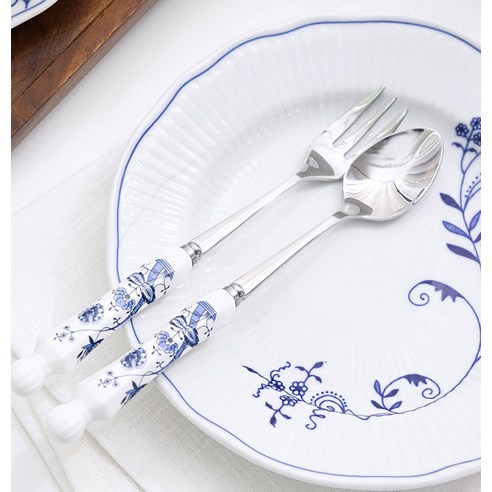 섬세한 아름다움이 깃든 티타임, 라리사 쯔비벨무스터 티포크