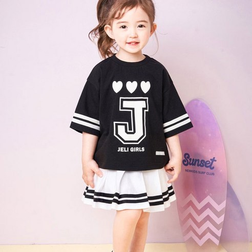 편안함과 스타일이 조화를 이룬 젤리스푼 여아용 테니스룩 플리츠 상하의 세트