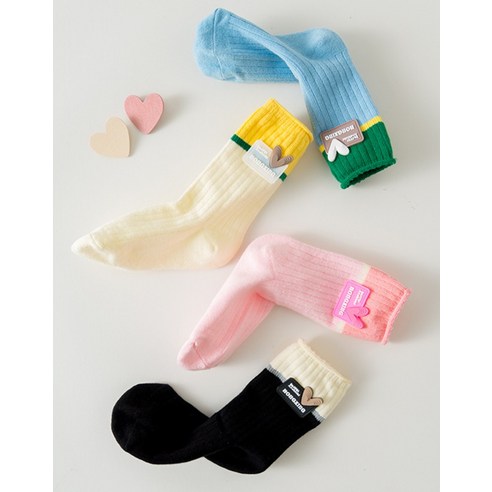 사랑스러운 발걸음을 완성하는 아이뿜 블링 하트 투톤 골지 양말 세트