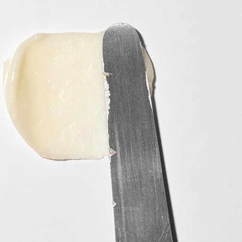 강력한 자외선 차단력과 부드러운 텍스처의 AHC 마스터즈 카밍 워터풀 선스틱