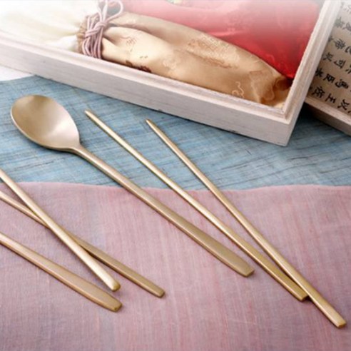 품격 있는 식탁을 완성하는, 인현공방 안성맞춤 유기 수저 2인 선물세트