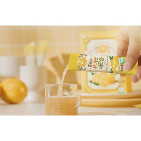 상큼한 레몬 한 잔으로 시작하는 건강한 하루, 홀베리 유기농 레몬즙