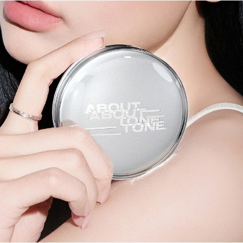 내 피부처럼 가볍게 밀착! 어바웃톤 쿠션으로 하루 종일 화사한 피부를 경험하세요.