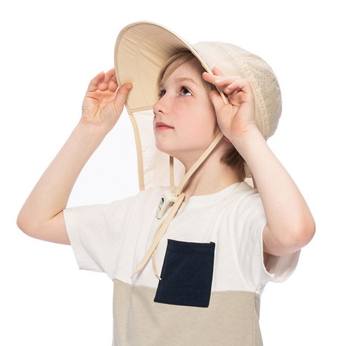 뜨거운 햇볕 아래, 우리 아이 피부를 안전하게 지켜주는 썬글레이드 UV 와이드 아쿠아 플랩캡!