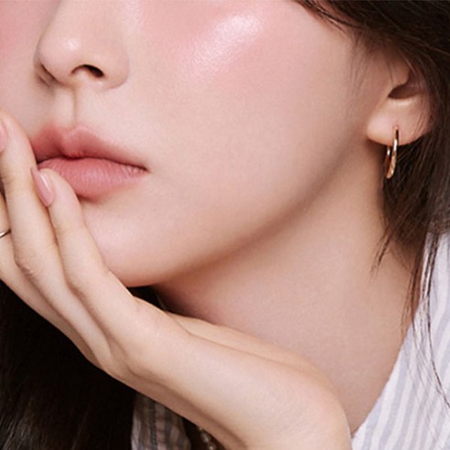 톤 다운된 무화과 컬러로 완성하는 자연스러운 혈색 MLBB 블러셔