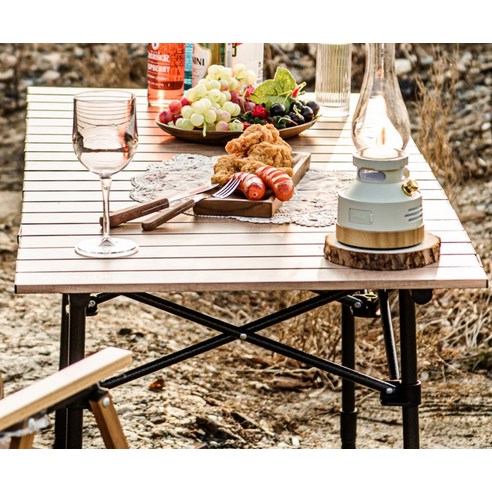 편안함을 높이는 필수 캠핑 테이블