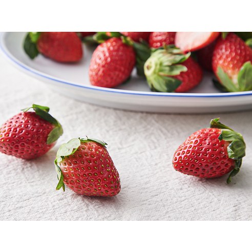 신선하고 달콤한 설향 딸기의 풍부한 향과 부드러운 맛을 즐겨보세요.