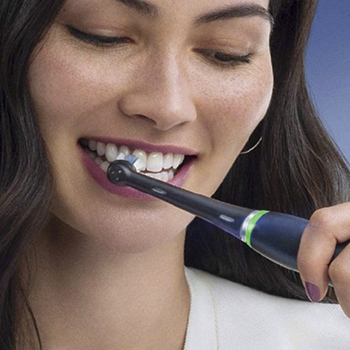 구강 건강의 새로운 차원을 여는 오랄비 iO5