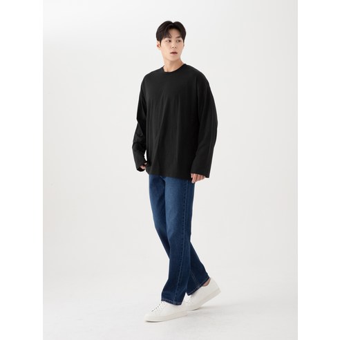 편안한 착용감과 스타일리시한 디자인이 결합된 캐럿 오버사이즈 티셔츠
