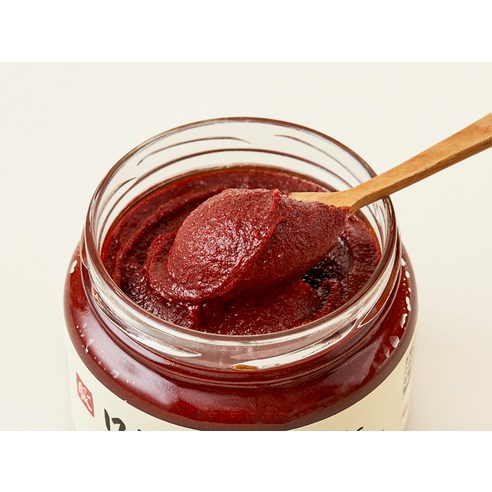 깊은 맛과 정성이 깃든 찹쌀 고추장으로 풍성한 식탁을 완성하세요.