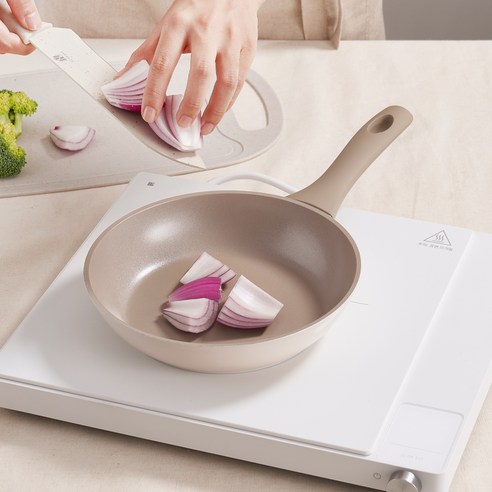 들러붙음 걱정 없이 맛있는 요리, 바겐슈타이거 에델 프라이팬!