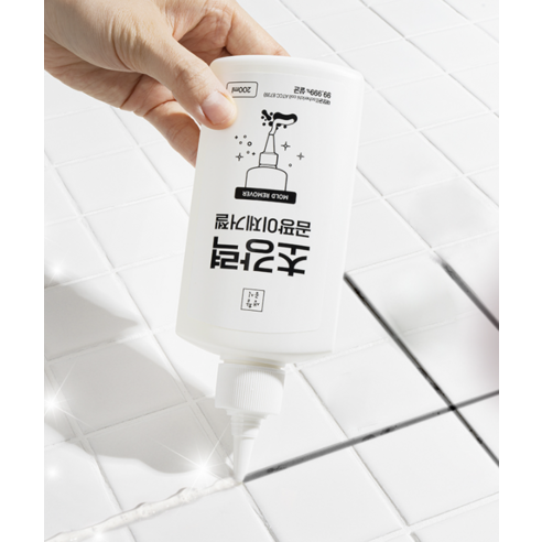 집안의 곰팡이를 효과적으로 제거하는 생활공식 초강력 곰팡이 제거젤